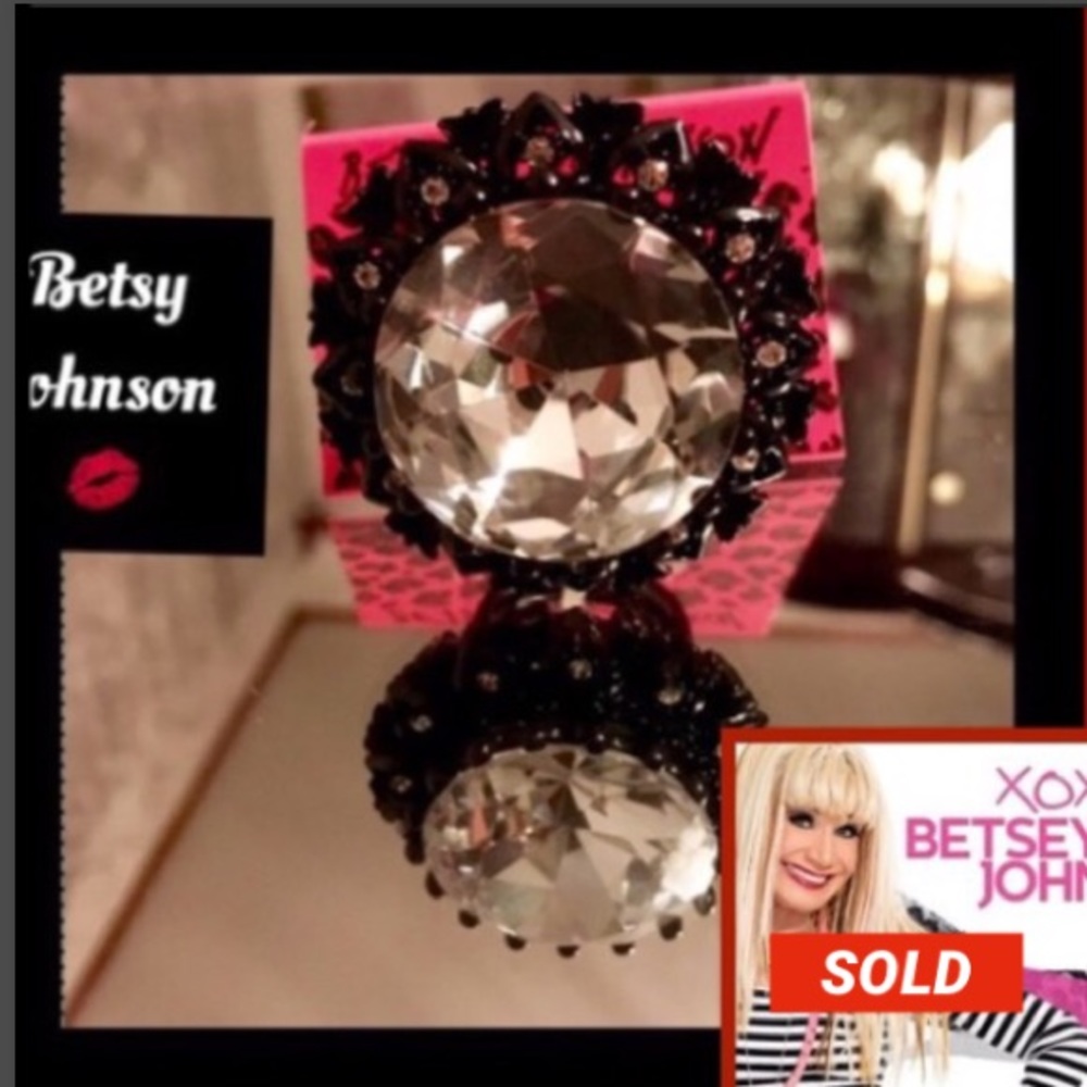 🦋Betsy Johnson❌❤️Vintage GO BIG or GO HOME Ring💋 - Picture 1 of 4